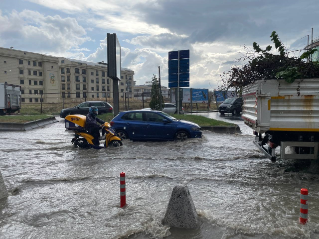 Son Dakika: İstanbul'da başlayan kuvvetli yağış sonrası Vali Gül'den uyarı: Su basma riski bulunan yerleri ivedi şekilde boşaltınız