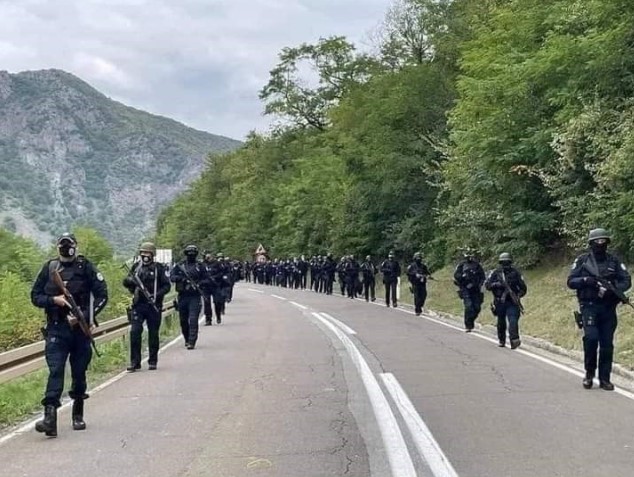 Kosova'da kanlı saldırı sonrası Sırpların yoğun olduğu bölgede kontrol sağlandı