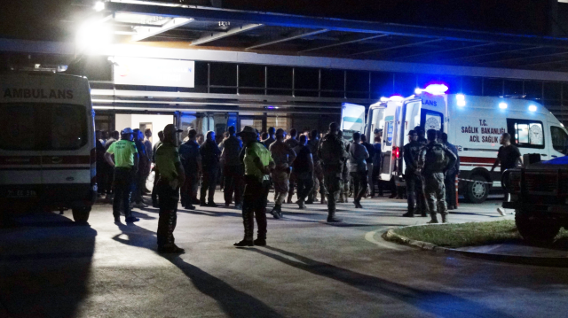 Teröristlerin Suriye'deki TSK üssüne düzenlediği saldırıda yaralanan 1 polis şehit oldu