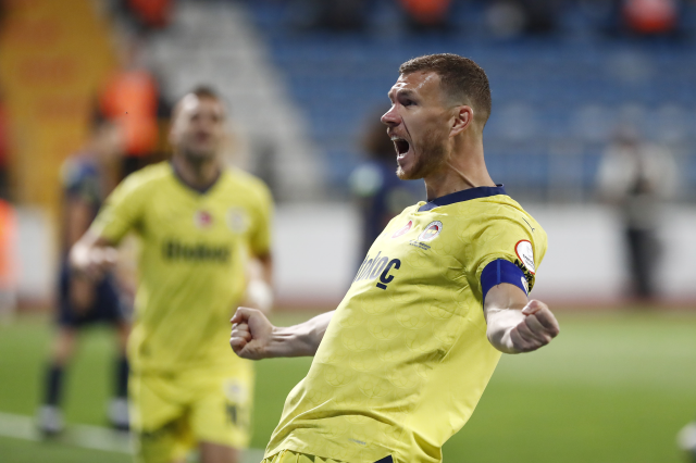 Son Dakika: Kanarya ilk yarıda fişi çekti! Fenerbahçe, Süper Lig'in 8. haftasında Kasımpaşa'yı deplasmanda 2-0 mağlup etti