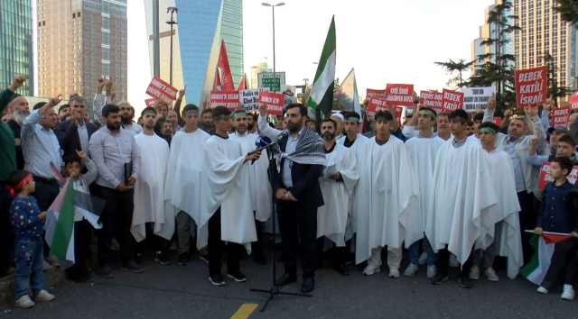 HÜDA PAR'lılar İsrail başkonsolosluğu önünde kefen giyerek eylem yaptı