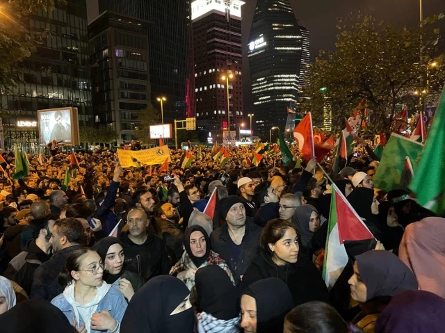 İstanbul'daki İsrail Başkonsolosluğu önünde protesto! Polis, kalabalığı dağıtmaya çalışıyor