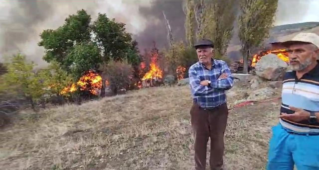 Kastamonu'da bir köyde çıkan yangında 40 ev ve ahır küle döndü