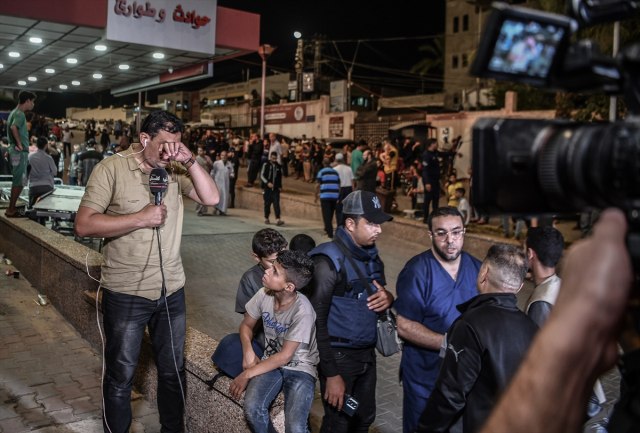 İsrail'in Gazze'ye saldırısında gazeteci Muhammed Ebu Hatab ve ailesinden 11 kişi öldü