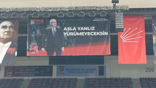 CHP'de kongre heyecanı başladı! Kılıçdaroğlu'na destek pankartındaki hata dikkatlerden kaçmadı