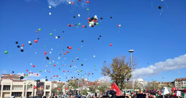 Konyalı çocuklar, Filistinli akranları için gökyüzüne balon uçurdu