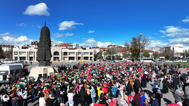 Konyalı çocuklar, Filistinli akranları için gökyüzüne balon uçurdu