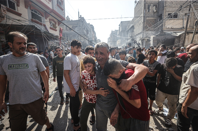 İsrail'in Gazze'ye yönelik saldırılarında hayatını kaybeden Filistinlilerin sayısı 10 bin 569'a yükseldi