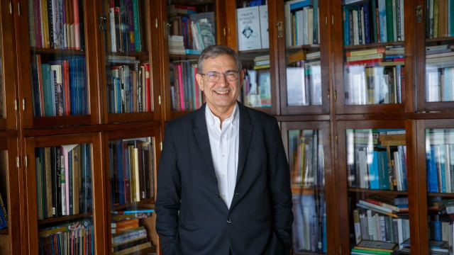 Orhan Pamuk, 6 dairesinin bulunduğu apartmanın yıkılmasını istediği için komşularıyla davalık oldu