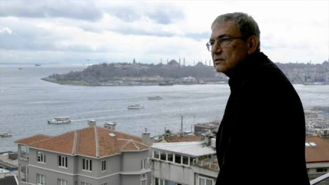 Orhan Pamuk, 6 dairesinin bulunduğu apartmanın yıkılmasını istediği için komşularıyla davalık oldu