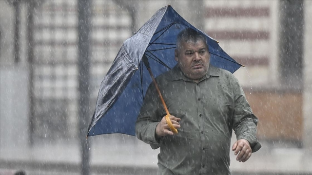 Meteoroloji'den aralarında İstanbul, Ankara ve İzmir'in de olduğu 72 il için sarı ve turuncu kodlu uyarı