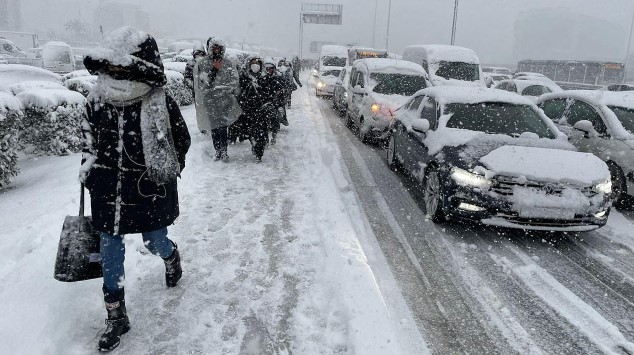 Anadolu Otoyolu Bolu Dağı Tüneli İstanbul yönü heyelan riski nedeniyle kapatıldı