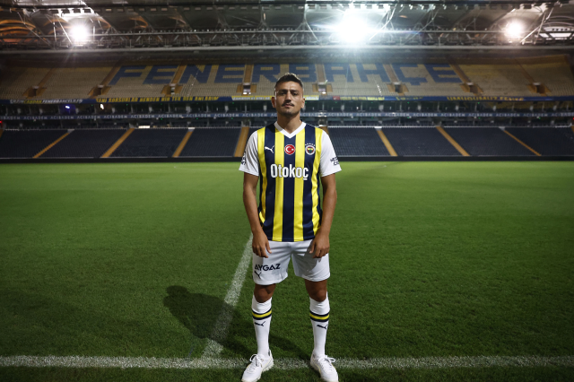 Fenerbahçe'nin yıldızı Cengiz Ünder, yeni aşkı güzel fenomen ile ilk kez görüntülendi