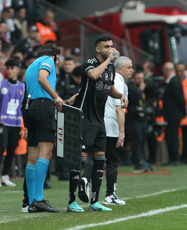 Rıza Çalımbay, Ghezzal'ın sakatlığı hakkında konuştu: Çok ağladı, duygulandı