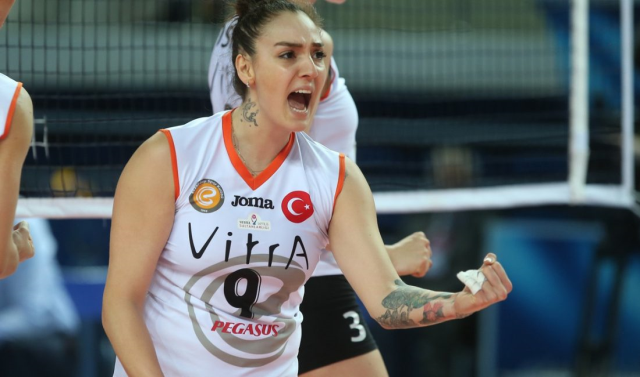 Milli voleybolcu Büşra Kılıçlı, trafik kazası geçirdi