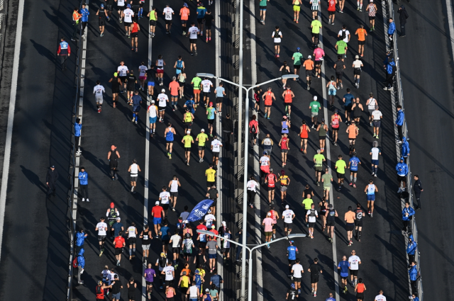 Son Dakika: 45. İstanbul Maratonu'nda Kenyalılar ipi göğüsledi! İşte kazandıkları para ödülü