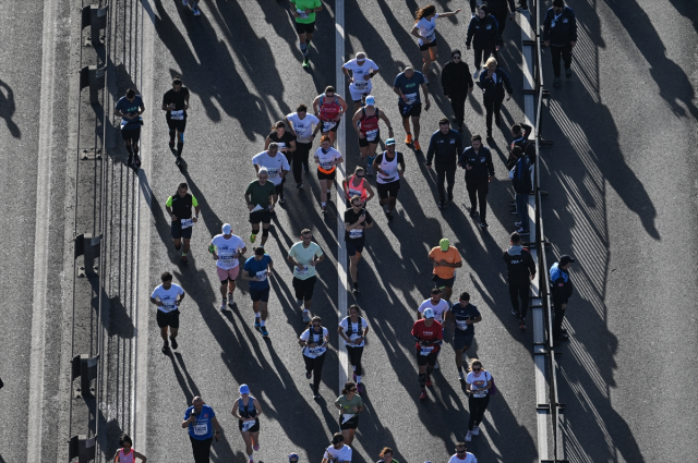 Son Dakika: 45. İstanbul Maratonu'nda Kenyalılar ipi göğüsledi! İşte kazandıkları para ödülü