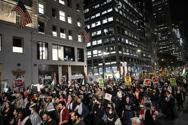 Biden ve Netanyahu'yu çıldırtacak görüntü! New York'ta binlerce kişi, İsrail'in saldırılarını protesto etti