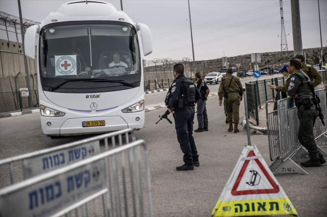 Rehine takasının 2. gününde pürüz! Hamas, 13 İsraillinin serbest bırakılmasını erteledi