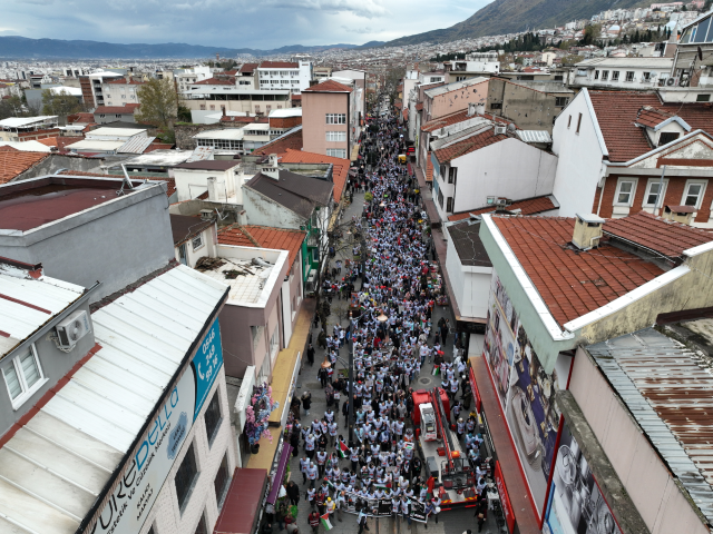 Bursa'da 5 bin çocuk, Filistin İçin 1,5 km'lik sevgi zinciri oluşturdu