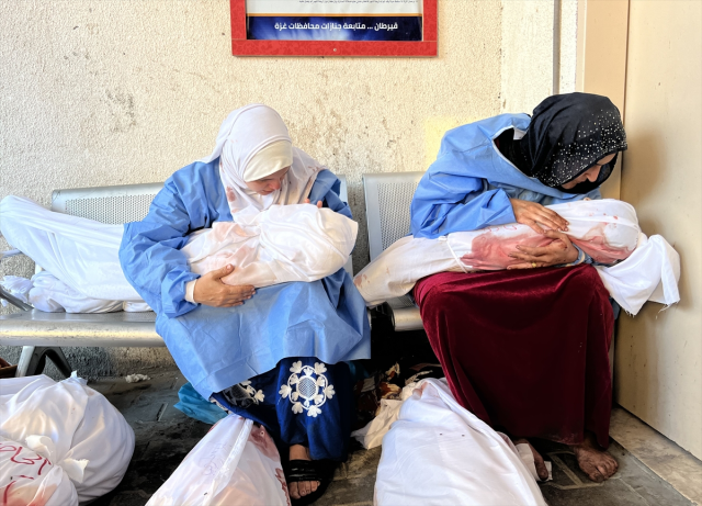 İsrail ordusu, Şifa Hastanesi'ndeki sığınmacı ve hastaları zorla sürdü! Yol boyunca keskin nişancıların hedefinde kaldılar