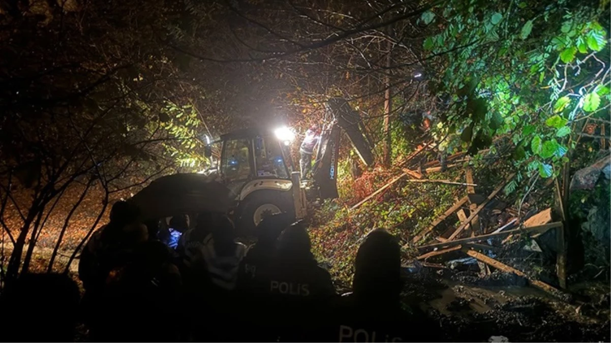 Zonguldak'ta toprak altında kalan evdeki 2 kişiyi kurtarma çalışmaları sırasında ikinci bir heyelan daha meydana geldi