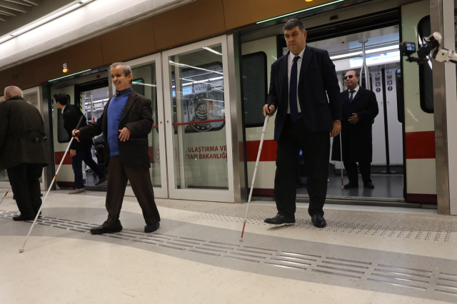 Ulaştırma ve Altyapı Bakanlığı, engelli vatandaşların yanında! Ulaşımdaki engeller tek tek kalkıyor