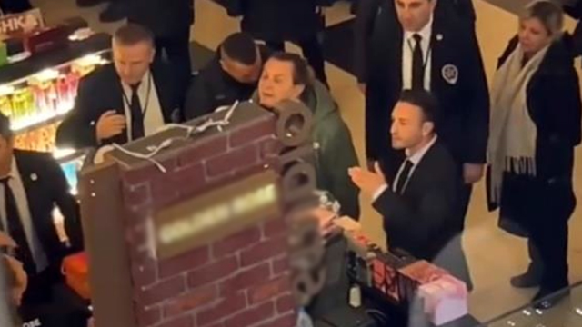 Ünlü sunucu Armağan Çağlayan, çekim için gittiği AVM'de çalışanlarla tartıştı