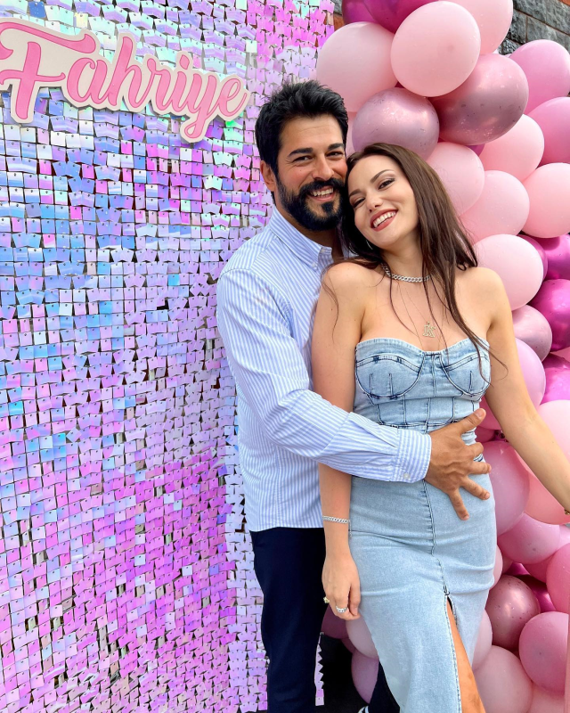 Burak Özçivit ve Fahriye Evcen'den 80 milyon TL'lik reklam anlaşması