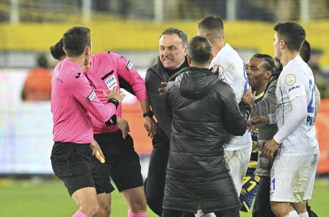 Ankaragücü Başkanı Koca tutuklama kararı sonrası ilk kez görüntülendi! Kameralara gülümseyerek poz verdi