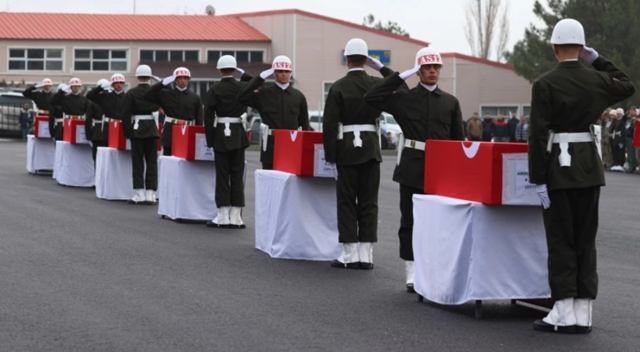 4 şehidimiz aynı sofrada! Kahramanlardan geriye bu fotoğraf kaldı