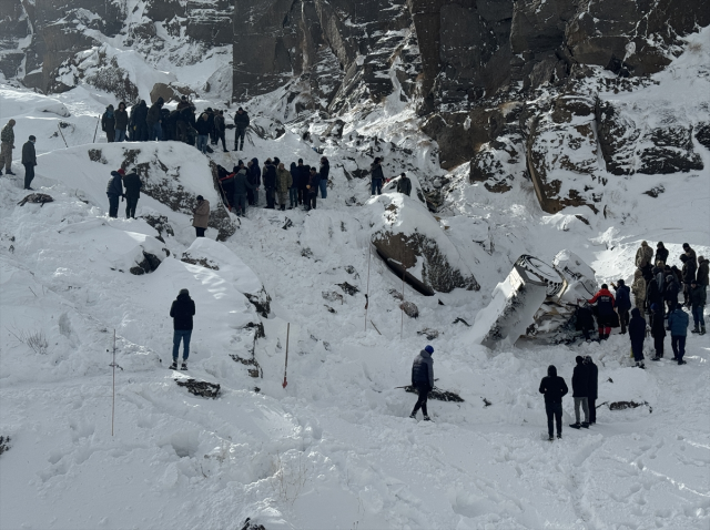 Ağrı'da uçuruma yuvarlanan kepçedeki ölü sayısı 4'e yükseldi