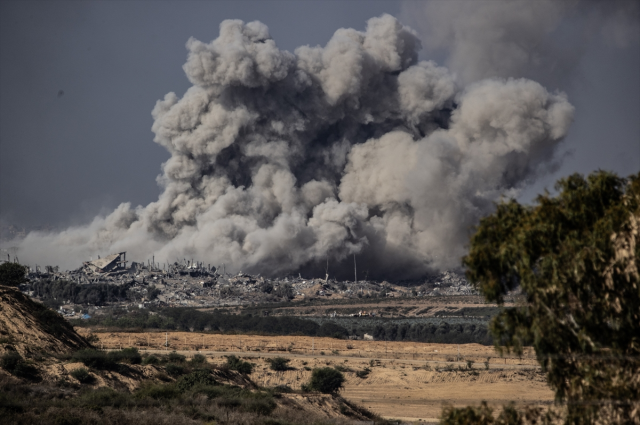 Hamas liderinin ofisi de oradaydı! İsrail, Filistin devlet kurumlarının bulunduğu bölgeyi yerle bir etti