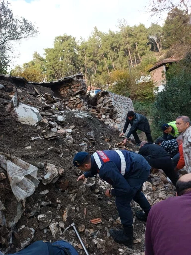 İstinat duvarı bankta oturan çocukların üzerine yıkıldı! 6 yaşındaki Mihriban hayatını kaybetti