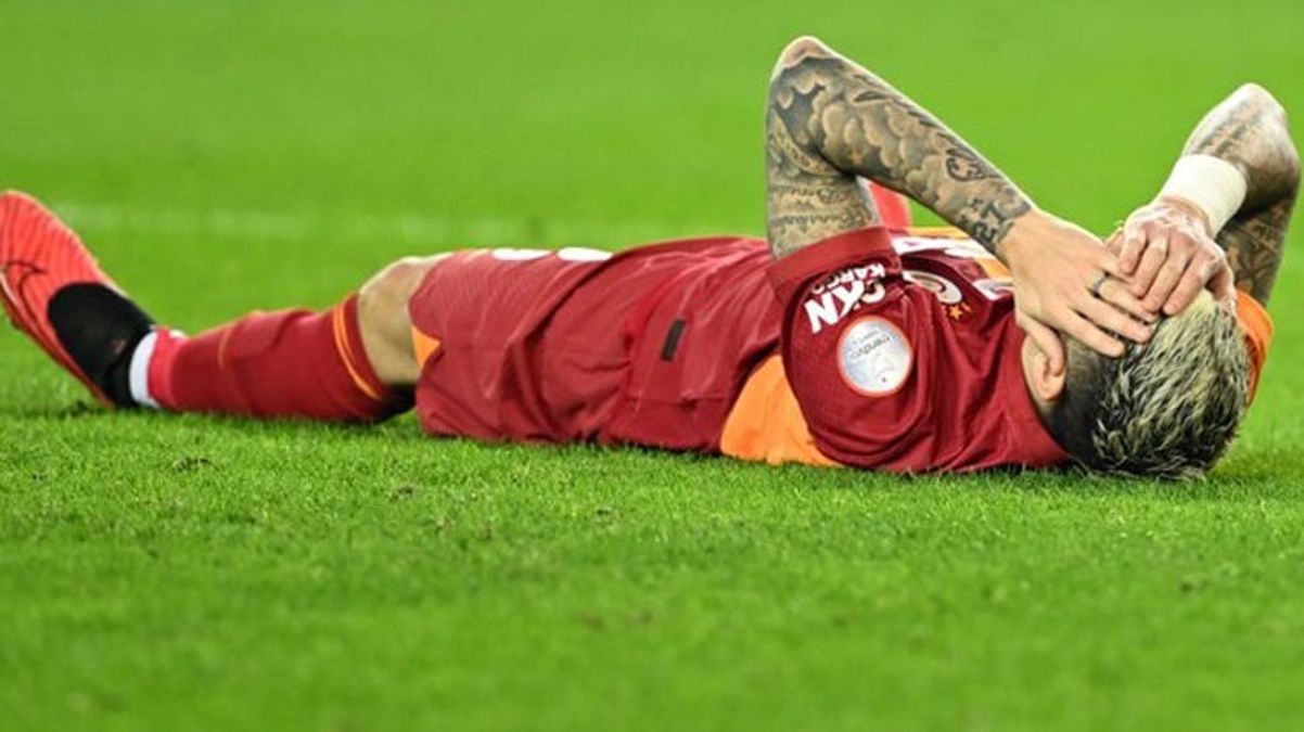 Maçta direğe çarpan Icardi'nin elmacık kemiği kırıldı