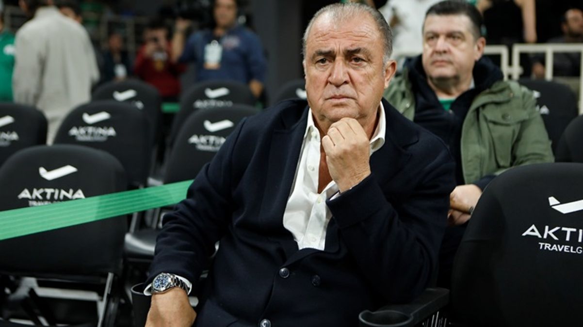 Fatih Terim'e büyük şok! Tribünlerden yükselen tezahüratları duyunca yüzü düştü