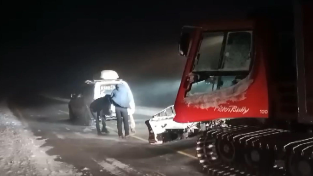 Ağrı'da yol açmaya giden iş makinesi uçuruma yuvarlandı: 2 kişi öldü, 2 kişi kayıp