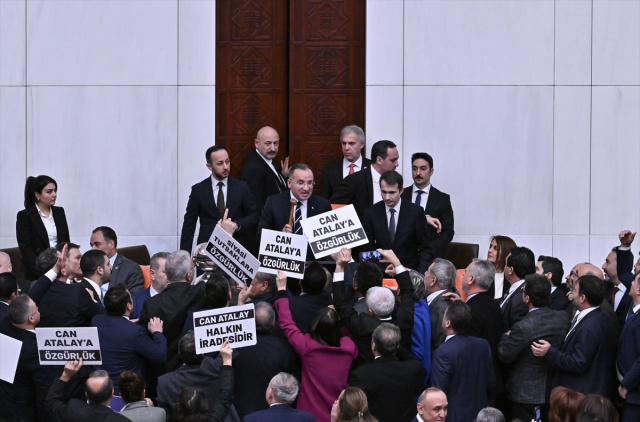 Numan Kurtulmuş nerede? Meclis'in karıştığı oturumda gözler en çok onu aradı