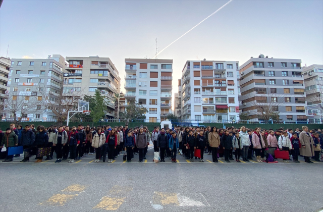 81 ilden görüntü yağdı! Türkiye'de tüm okullarda şehitlerimiz için 1 dakikalık saygı duruşu