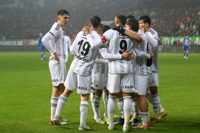 Kara Kartal'dan gol şov! Beşiktaş, Çaykur Rizespor'u deplasmanda 4-0 yendi