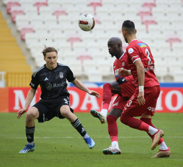 Beşiktaş, Sivasspor'a deplasmanda 1-0 yenildi