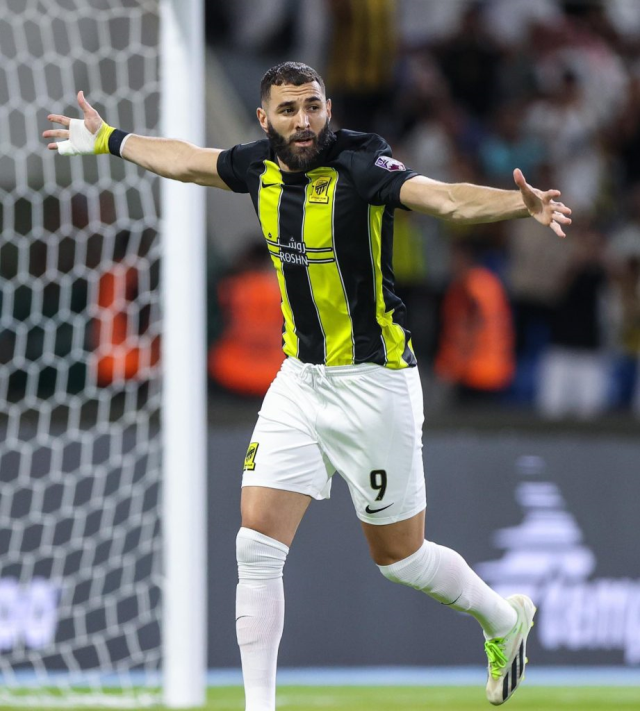 Suudi Arabistan'a gittiğine bin pişman olan Benzema, yeni teklifi de elinin tersiyle itti