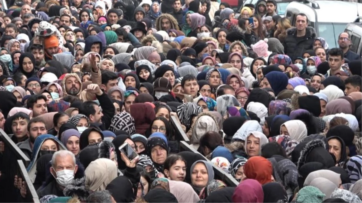 Mağaza açılışında izdiham! Birbirlerini ezdiler, baygınlık geçirenler oldu, bazı kadınlar çocuklarını kaybetti