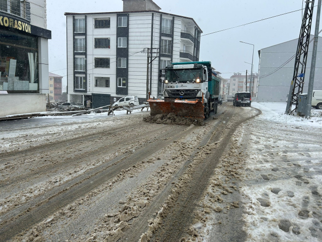 Tekirdağ'da kar nedeniyle eğitime ara verildi