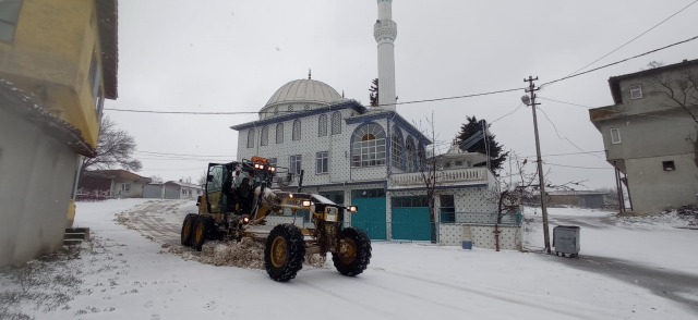 Tekirdağ'da kar nedeniyle eğitime ara verildi