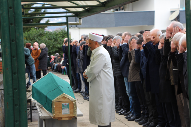 Tabanca ile intihar eden lise öğrencisi canına kıymadan önce sınıf arkadaşlarından helallik istemiş