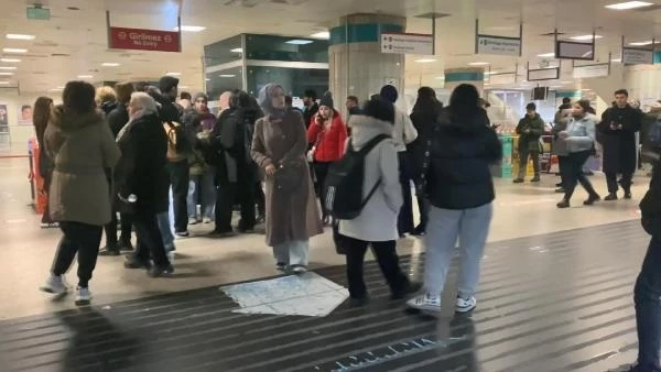 İspanyol turist, Yenikapı'da metronun önüne atlayarak intihar etti