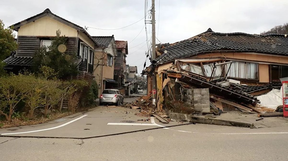 Japonya'daki 7.6'lık depremde 2 kişi hayatını kaybetti, 6 kişi enkaz altında