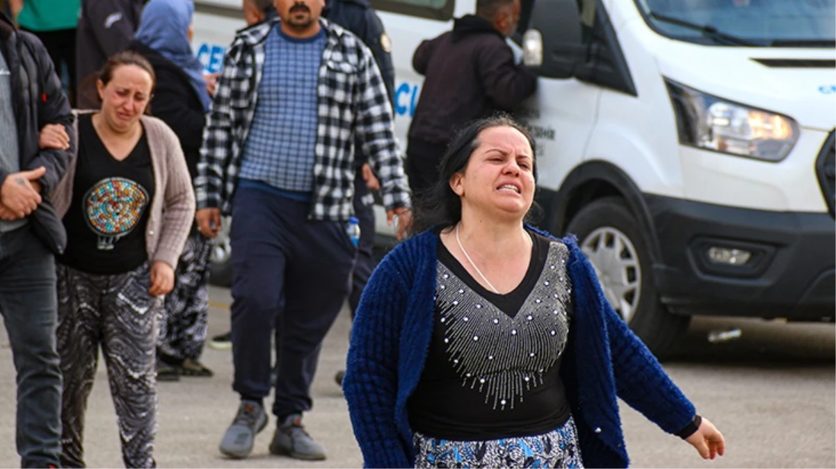 17 bıçak darbesiyle katledilmişti! Kızını son kez görmek isteyen anne güçlükle ayakta durabildi