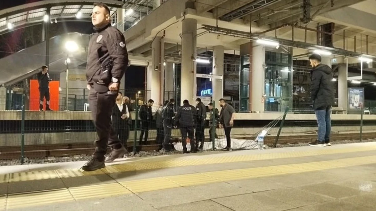 Gece kulübünde kavga eden alkollü şahıs, Marmaray'daki üst geçitten kendini raylara bıraktı